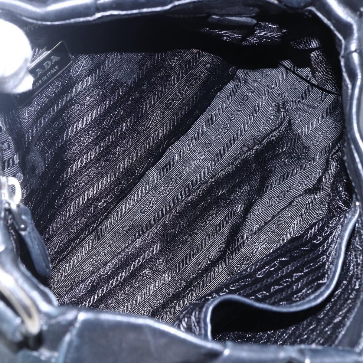 Prada Prada Pushlock Shoulder Bag Leather Medium Zwart