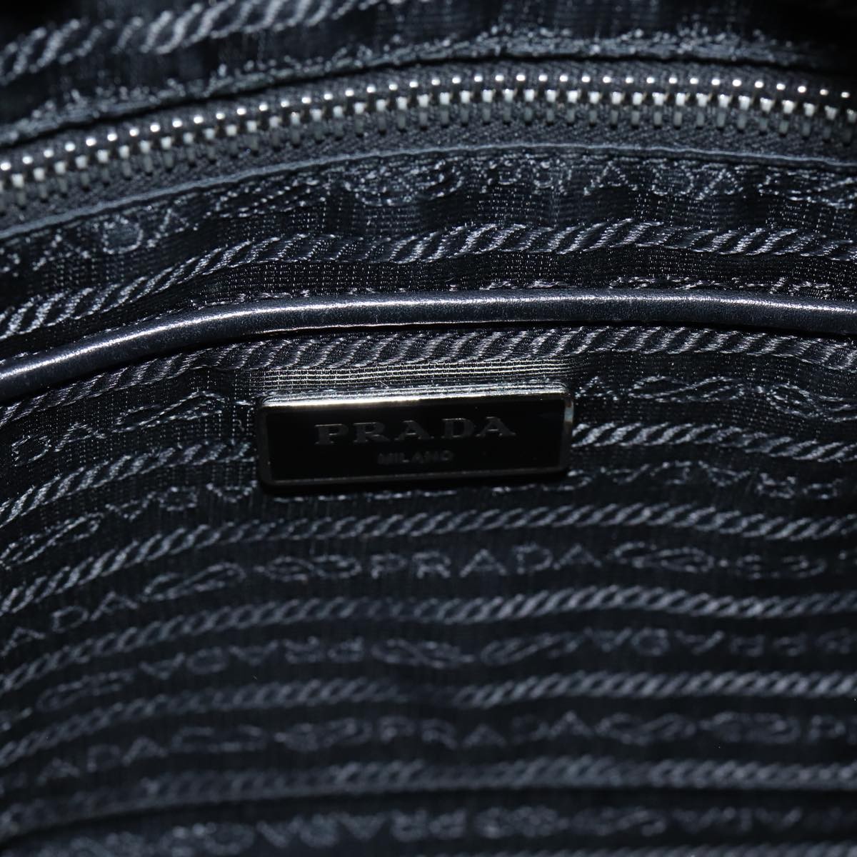 Prada Prada Convertible Zip Tote Tessuto with Leather Medium Zwart