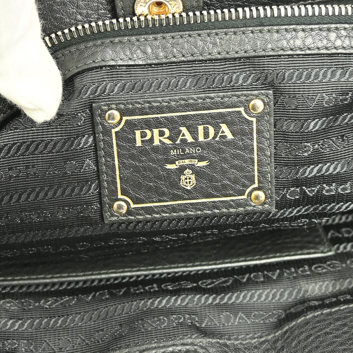Prada Prada Front Zip Tote Vitello Daino Medium Zwart