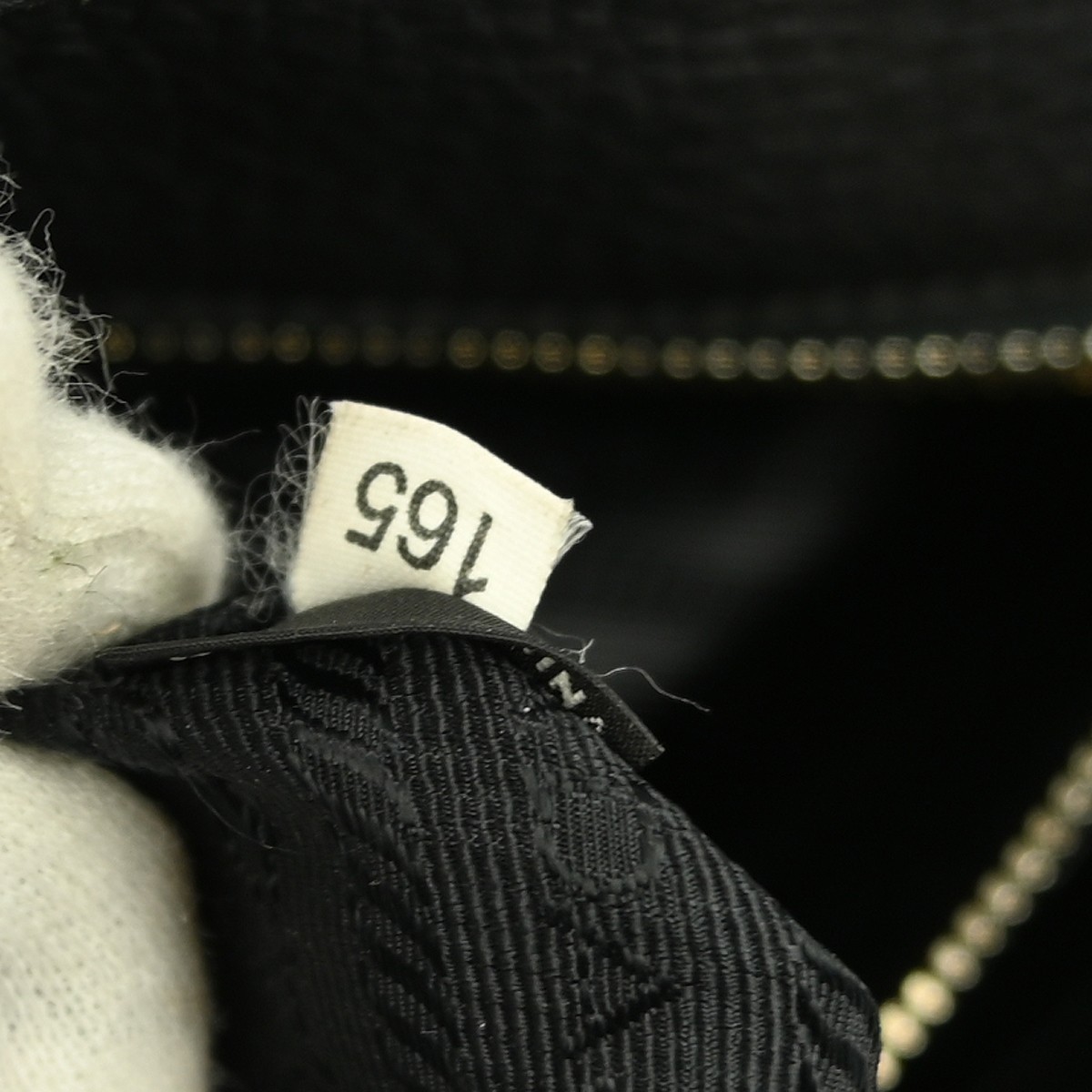 Prada Prada Front Zip Tote Vitello Daino Medium Zwart