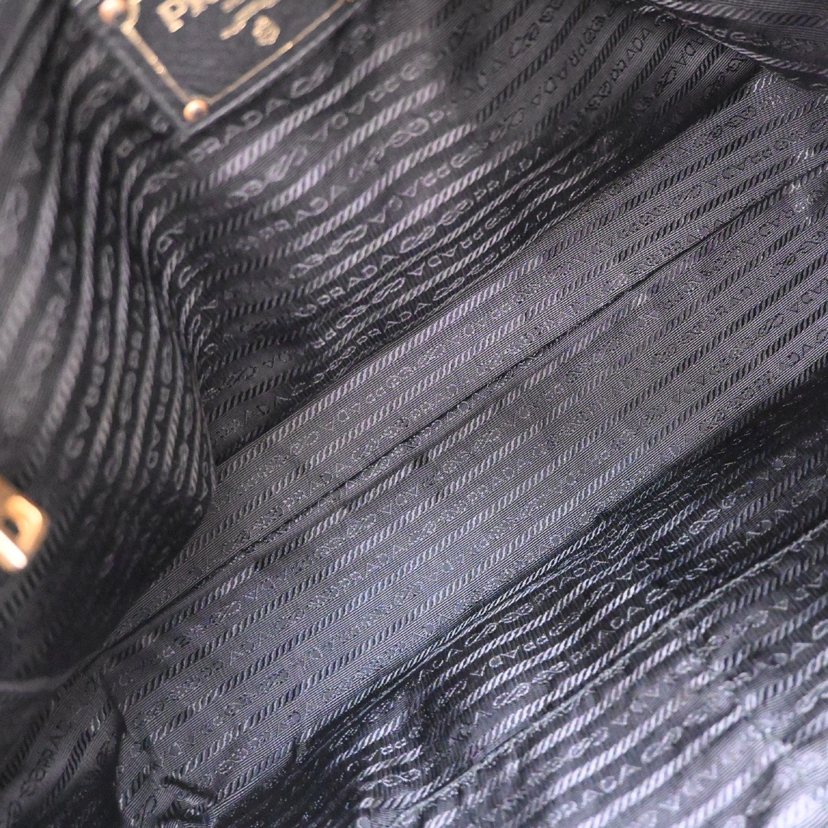 Prada Prada Convertible Boston Bag Vitello Daino Medium Zwart