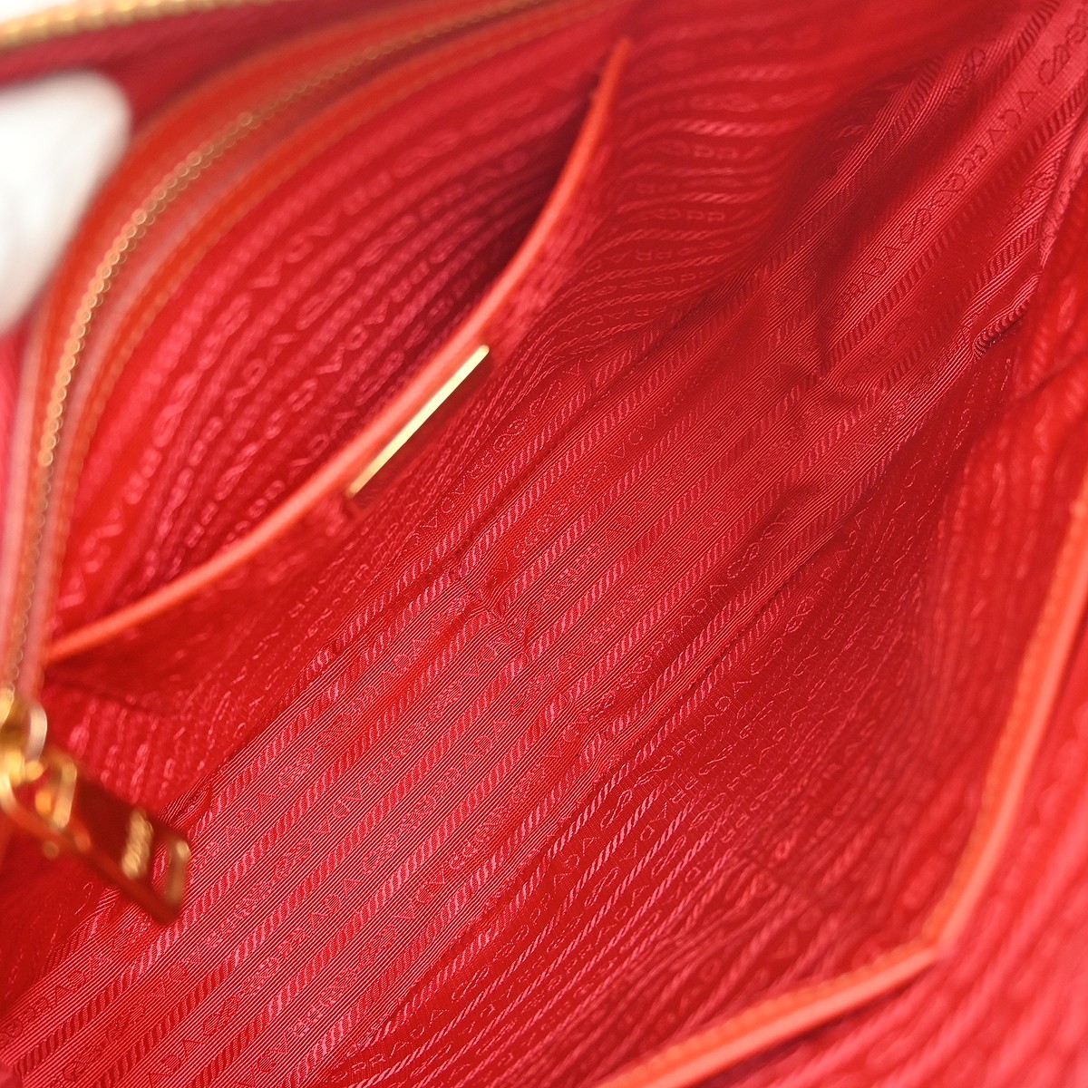 Prada Prada Lux Zip Hobo Saffiano Leather Medium Rood