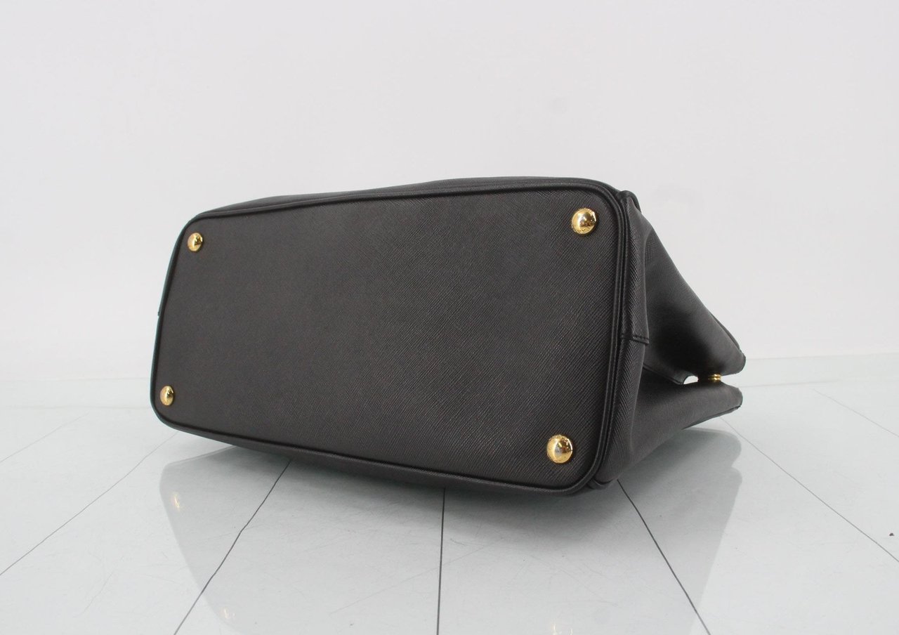 Prada Prada Galleria Double Zip Tote Leather Medium Zwart