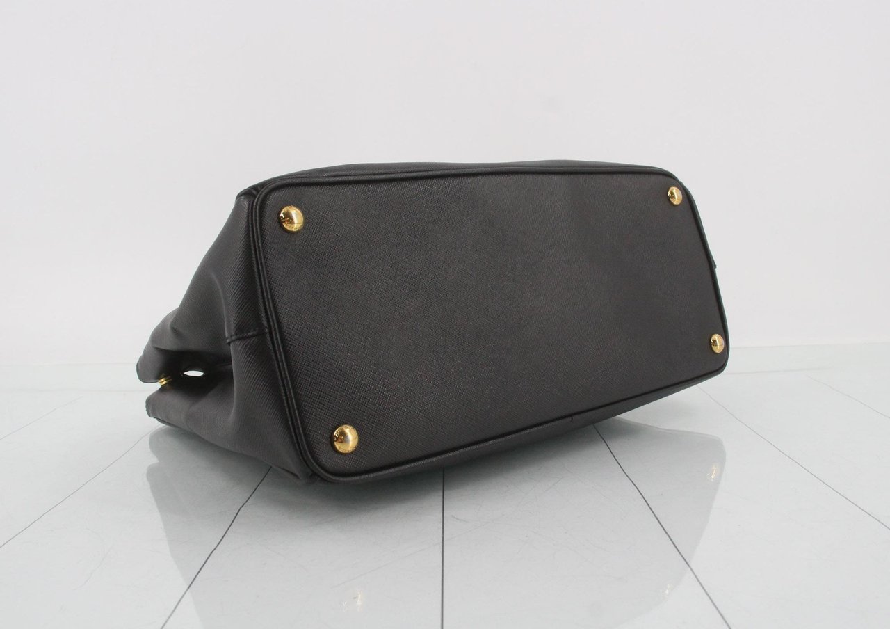 Prada Prada Galleria Double Zip Tote Leather Medium Zwart