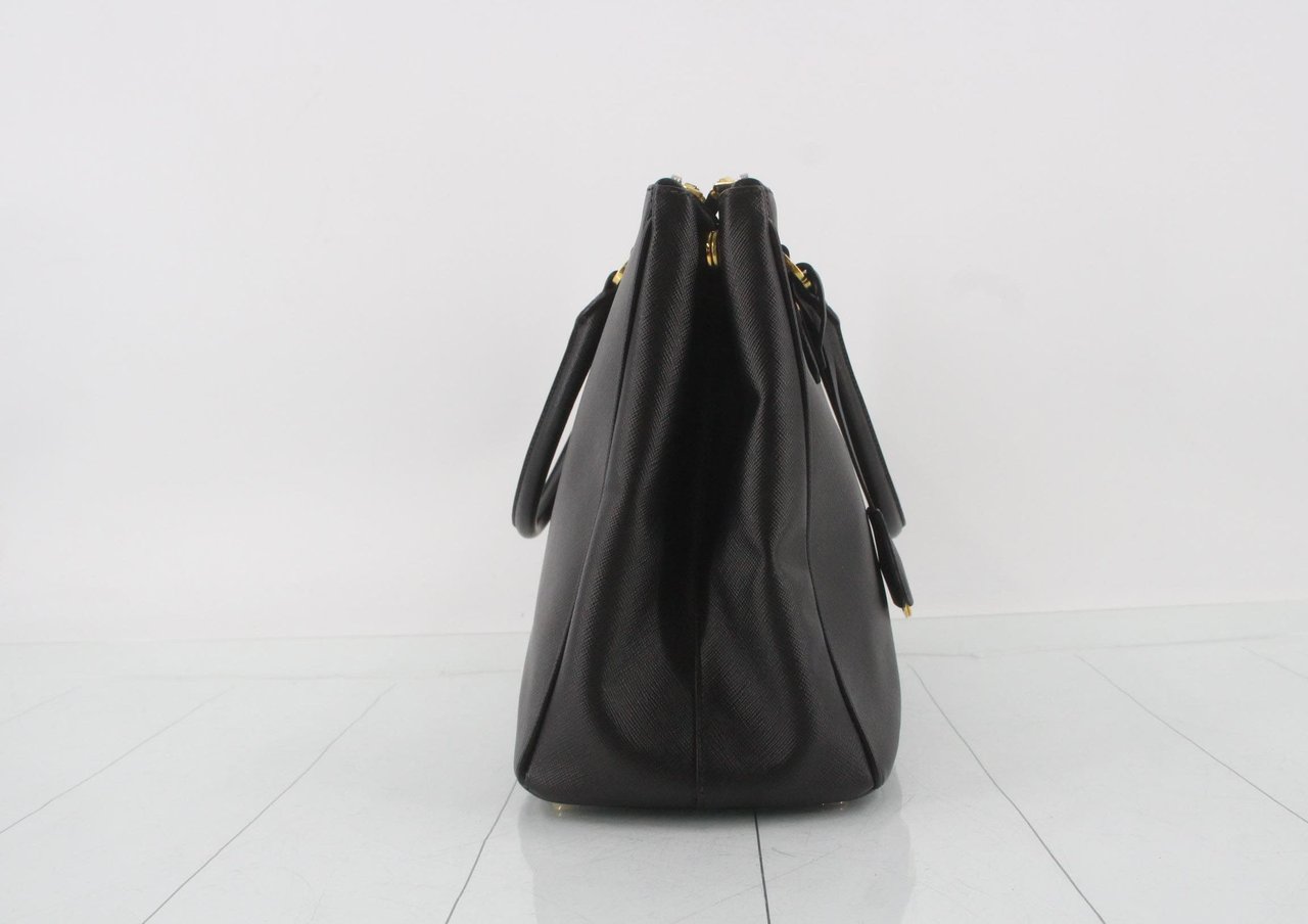 Prada Prada Galleria Double Zip Tote Leather Medium Zwart