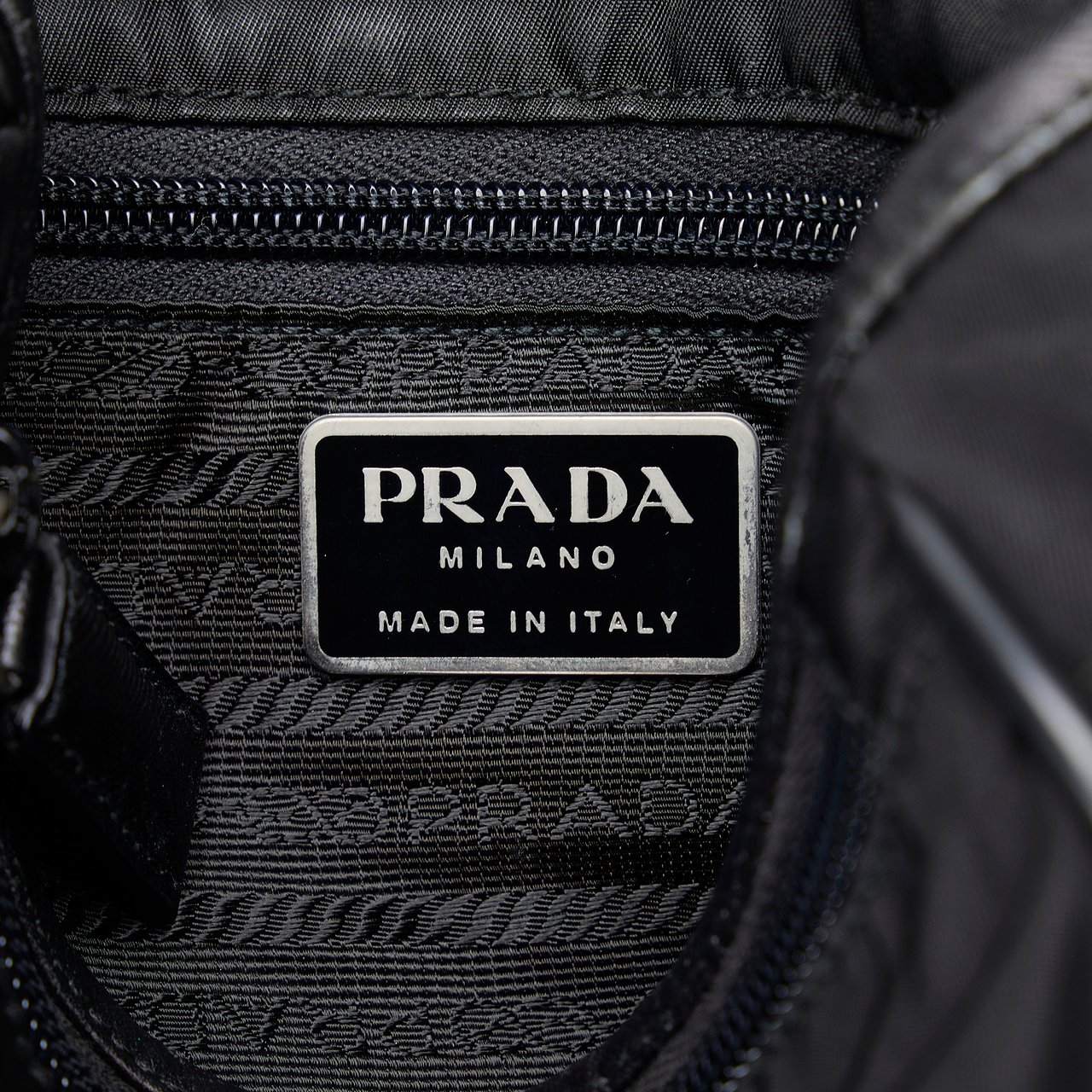 Prada Tessuto Buckle Messenger Bag Zwart