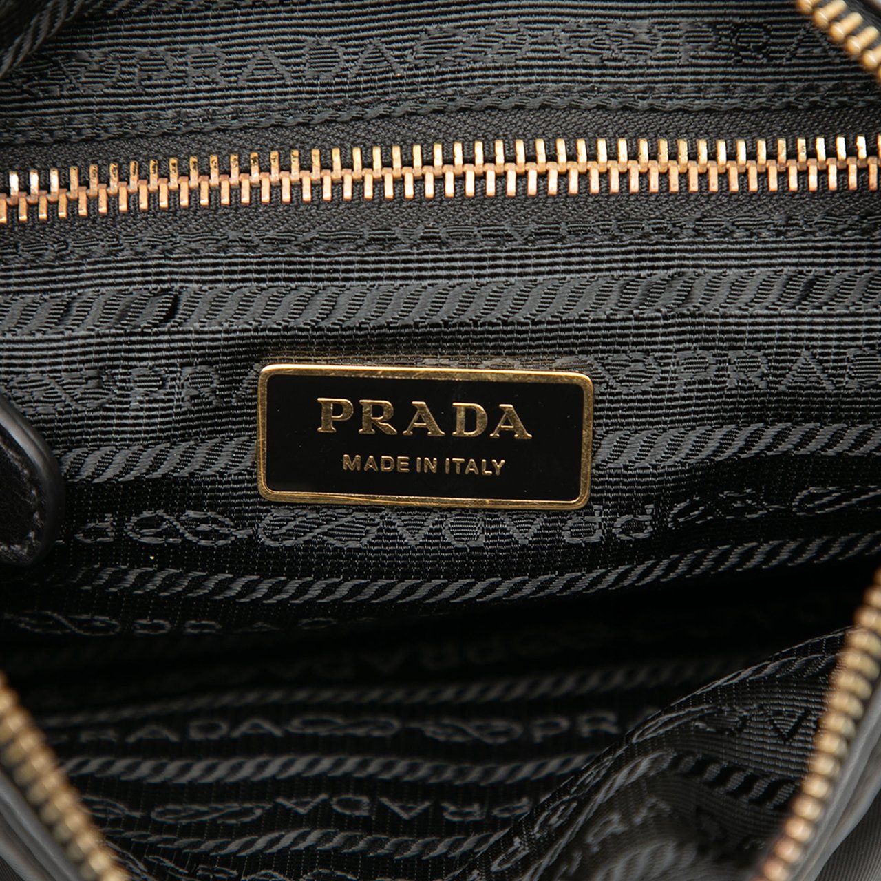 Prada Tessuto Zip Top Crossbody Zwart