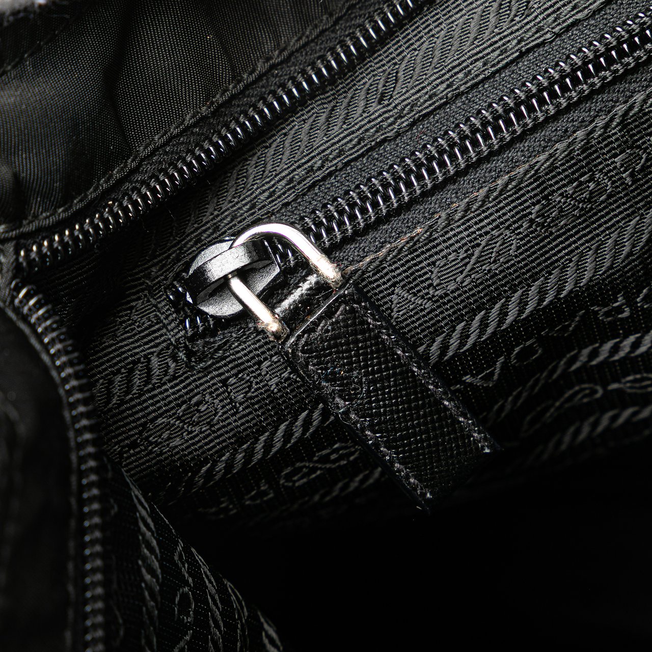 Prada Tessuto Zip Top Crossbody Zwart