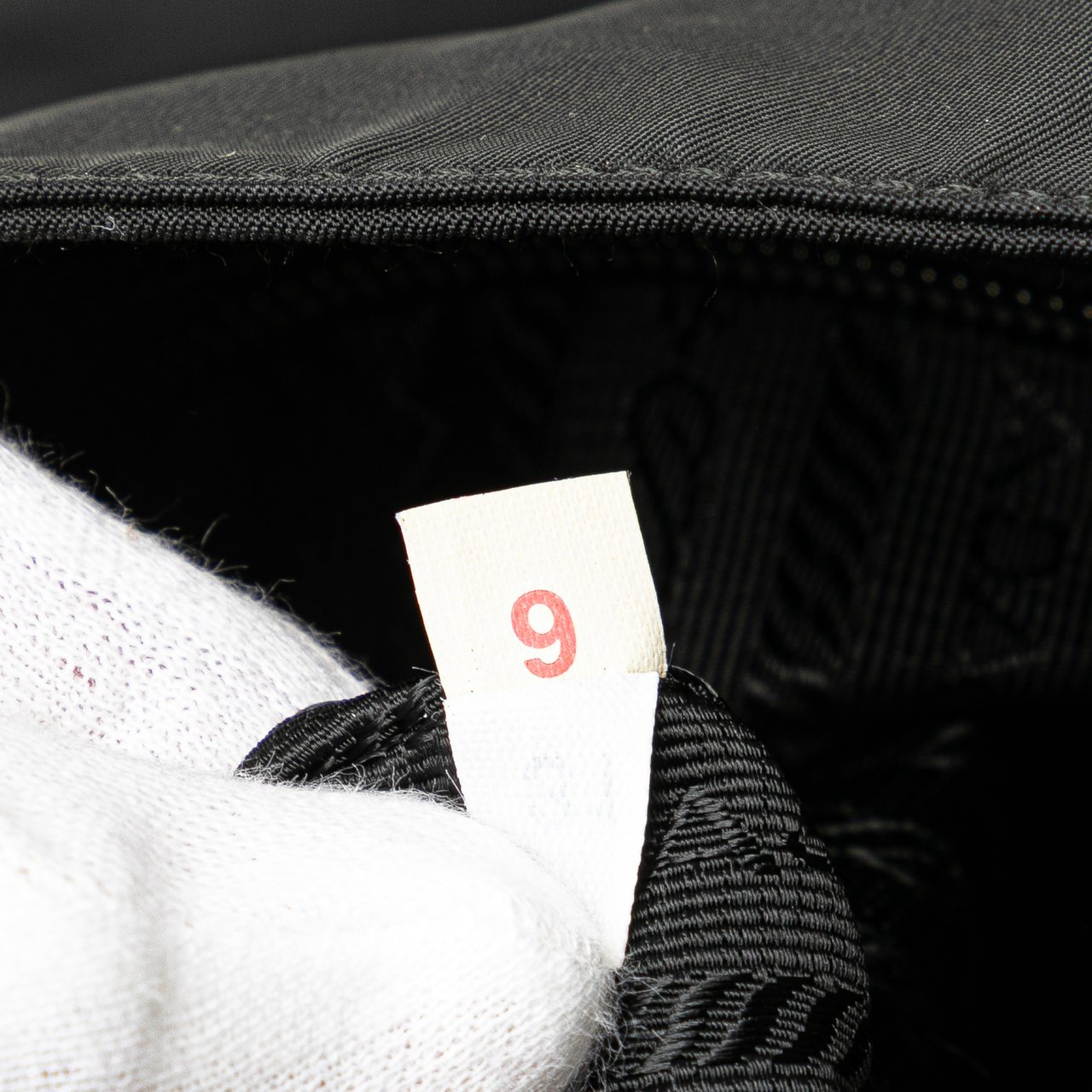 Prada Tessuto Zip Top Crossbody Zwart