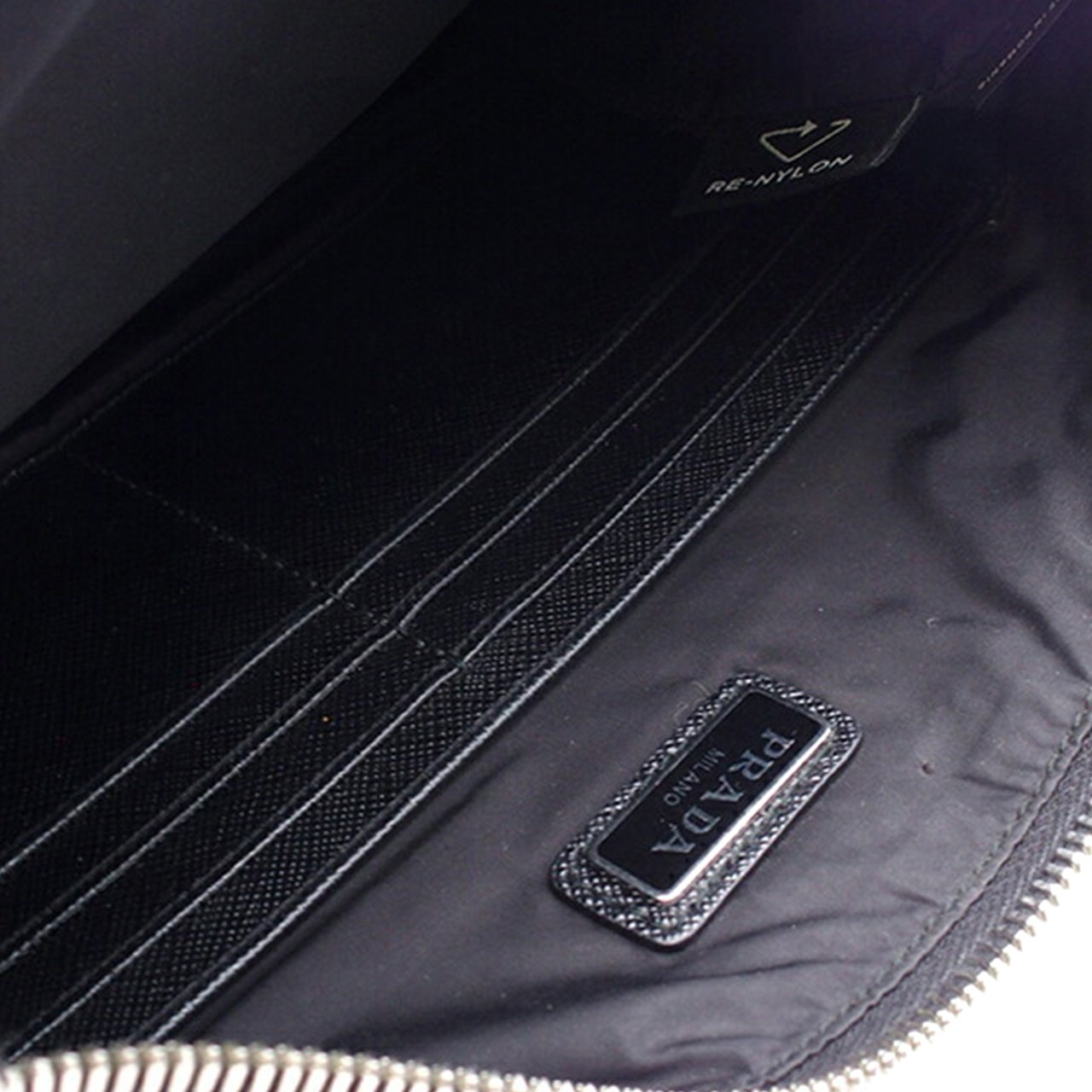 Prada Re Nylon Clutch Zwart