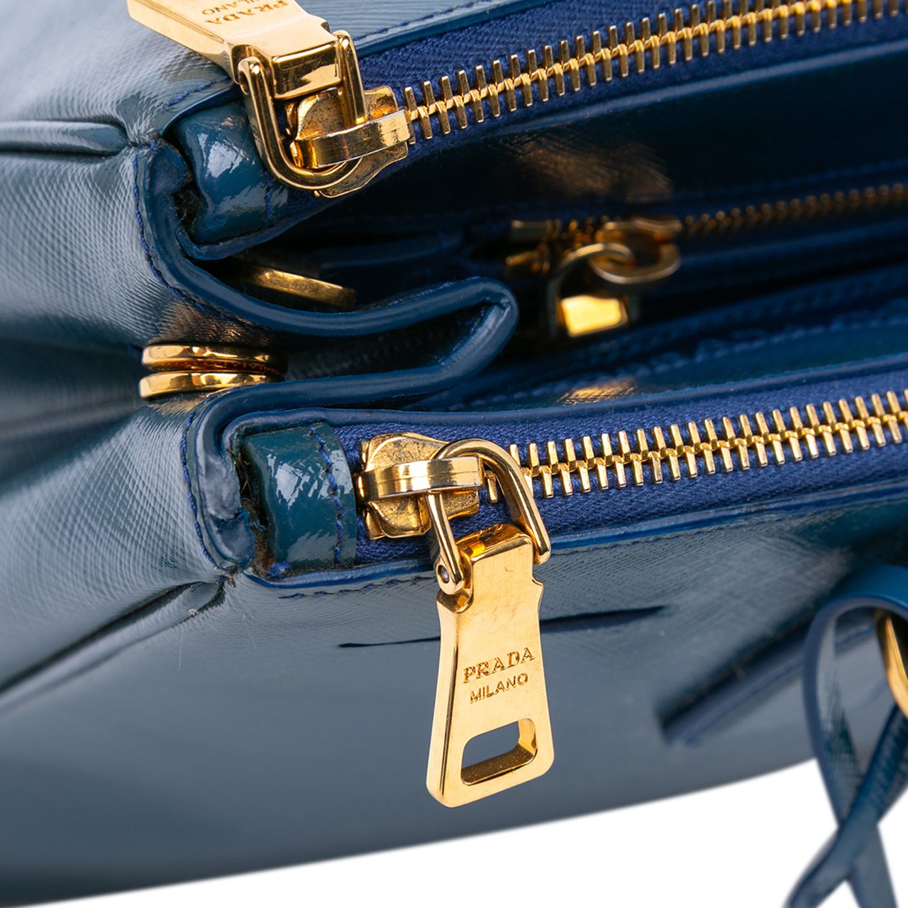 Prada Medium Saffiano Vernice Galleria Double Zip Satchel Blauw