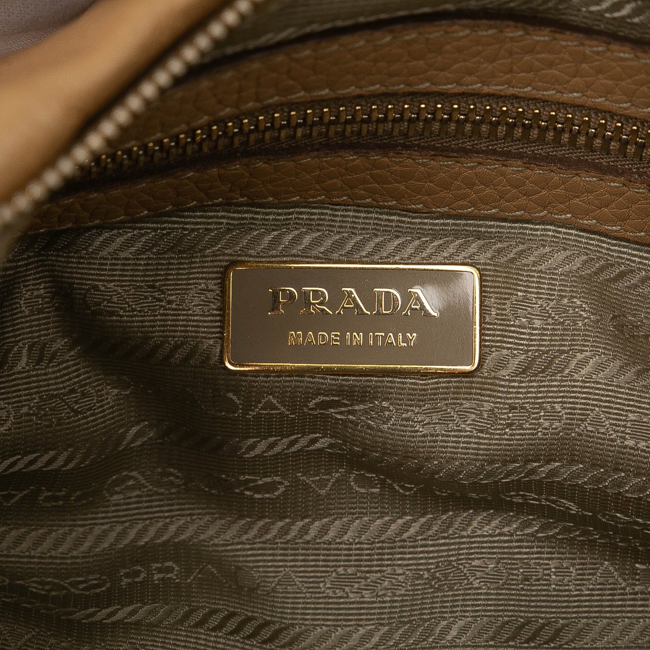Prada Vitello Daino Hobo Bruin