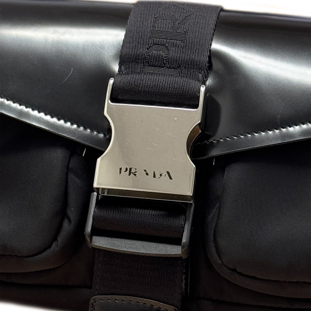 Prada Re-Nylon & Spazzolato Pocket Crossbody Zwart