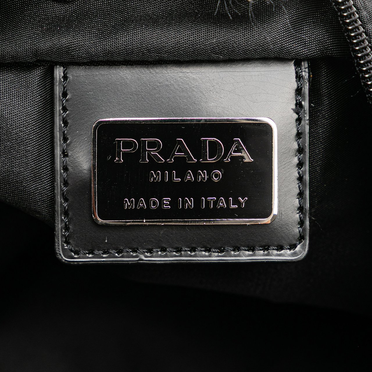 Prada Tessuto Tote Zwart