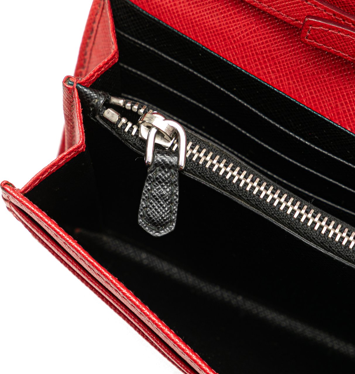 Prada Saffiano Grommet Wallet On Chain Rood