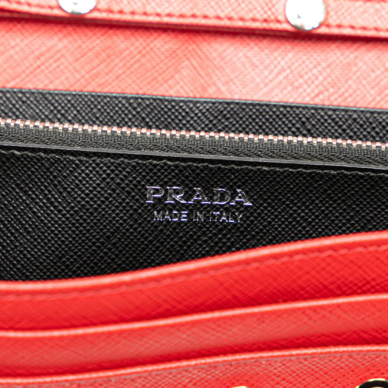 Prada Saffiano Grommet Wallet On Chain Rood