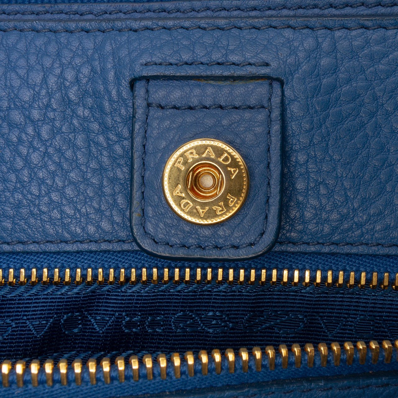 Prada Vitello Daino Double Zip Convertible Tote Blauw