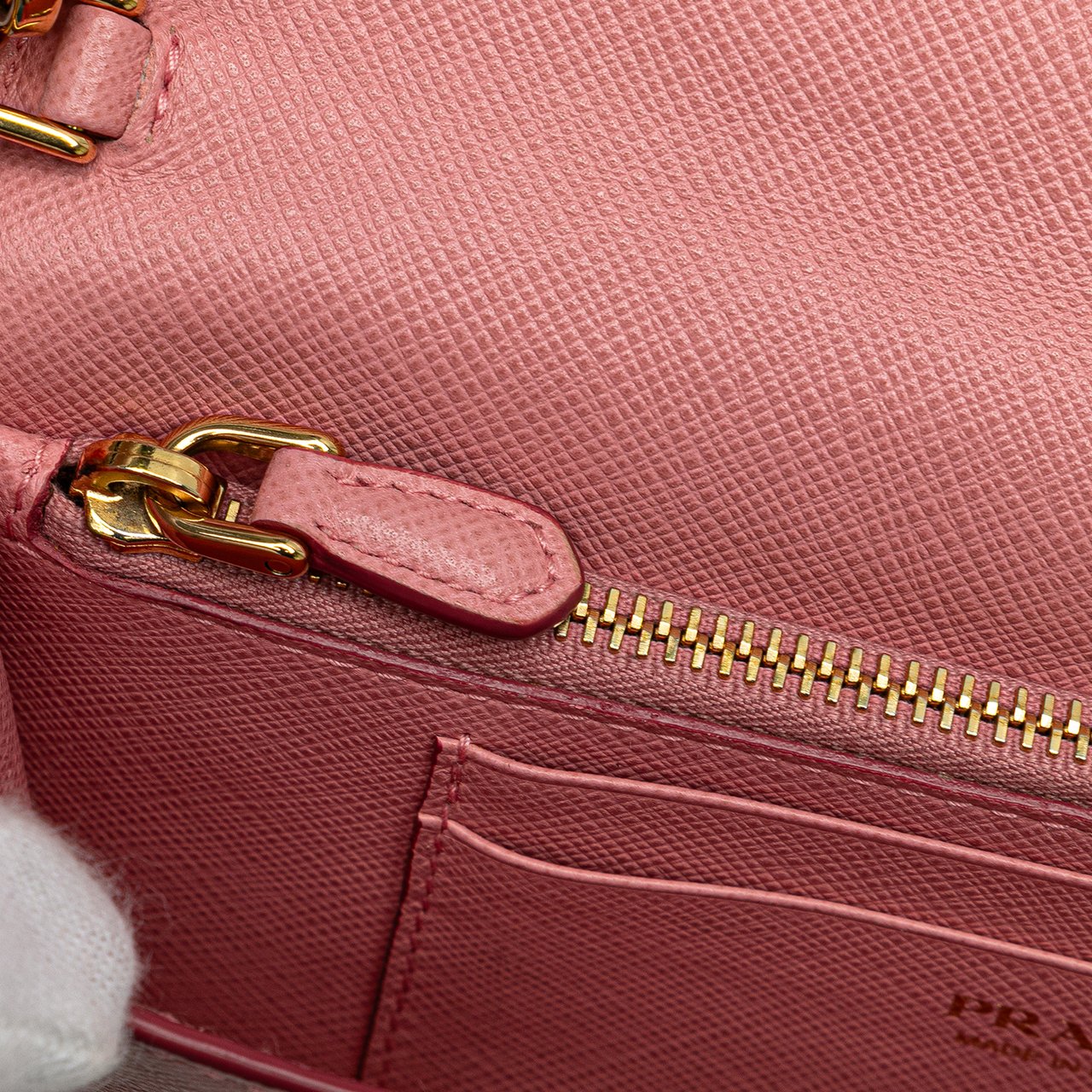 Prada Saffiano Lux Wallet on Chain Roze