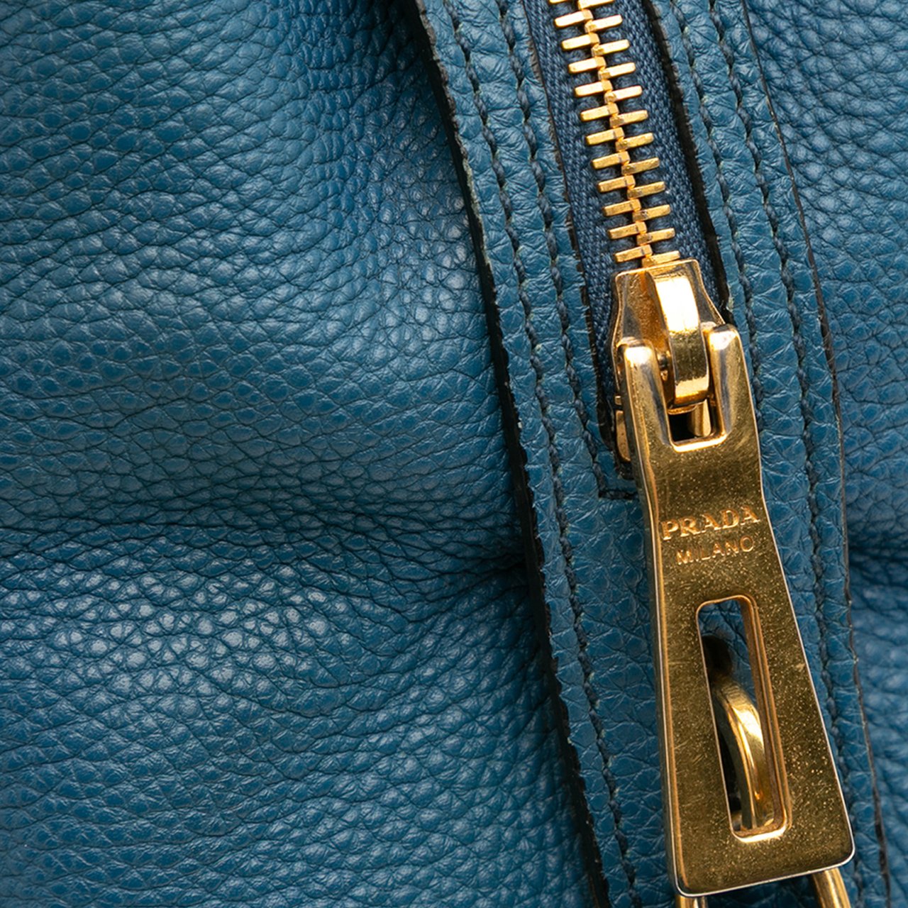 Prada Vitello Grain Satchel Blauw