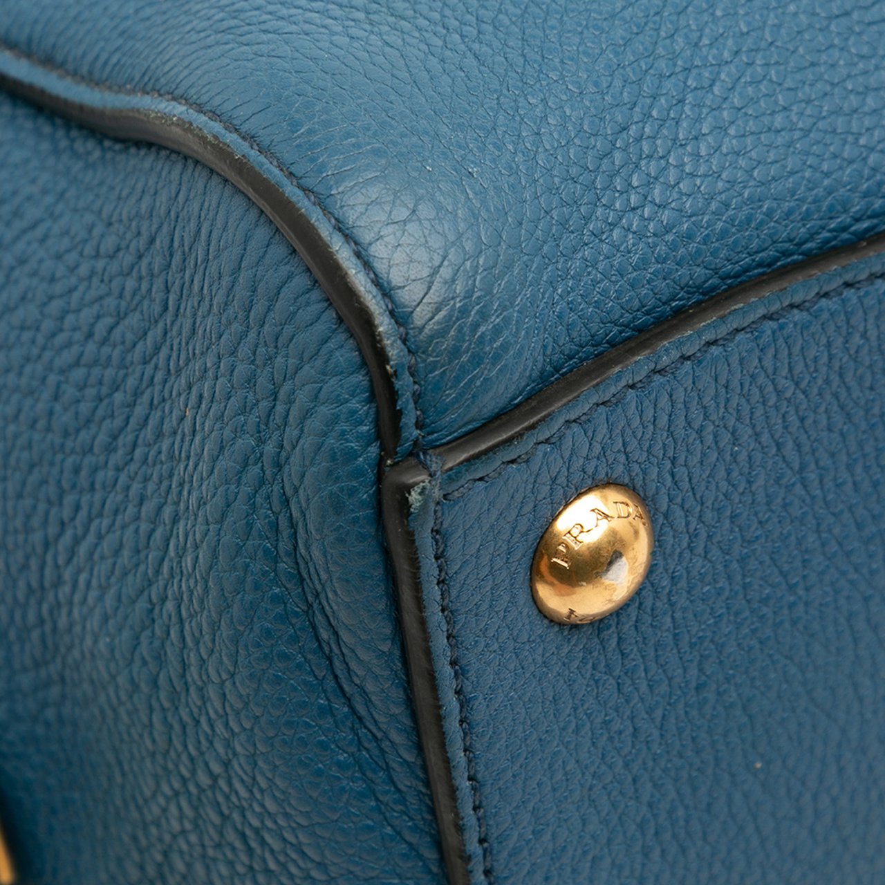 Prada Vitello Grain Satchel Blauw