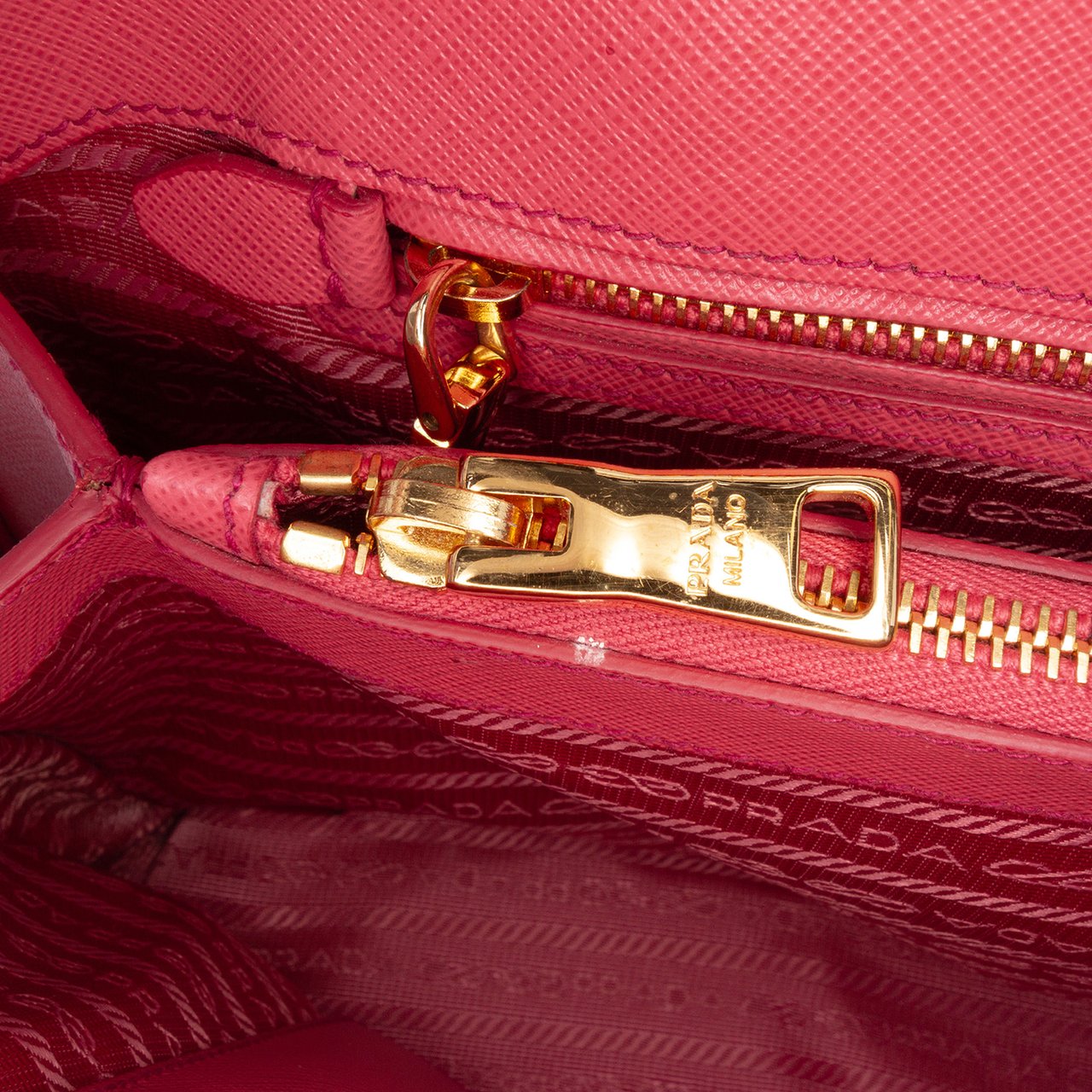 Prada Medium Saffiano Lux Promenade Satchel Roze