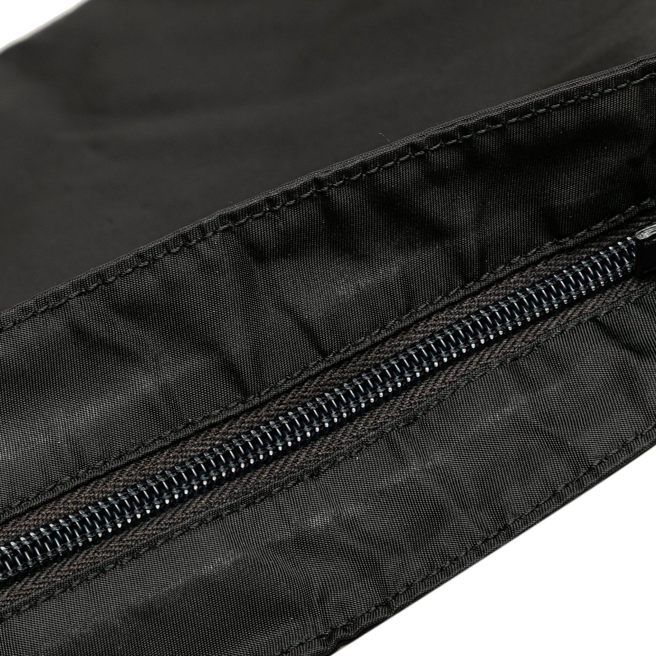 Prada Tessuto Zip Top Crossbody Zwart