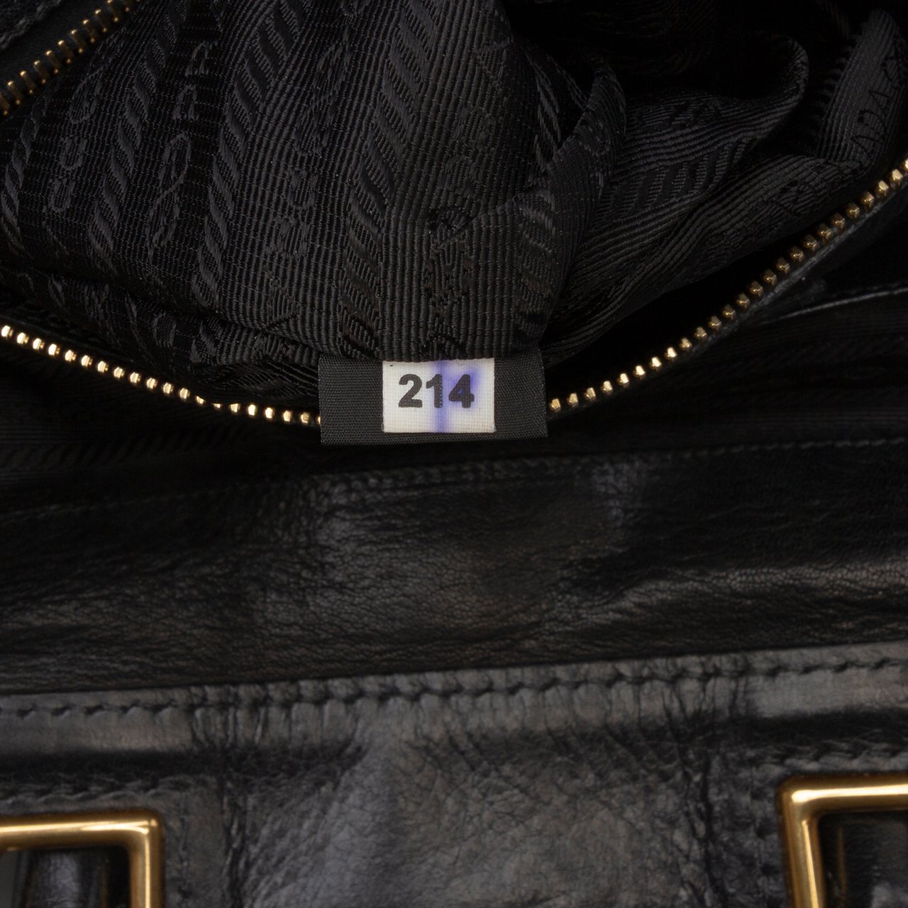 Prada Vitello Daino Frame Convertible Tote Zwart