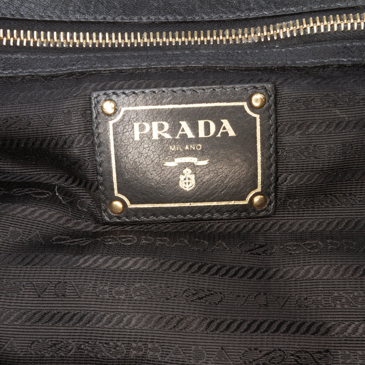 Prada Vitello Daino Frame Convertible Tote Zwart