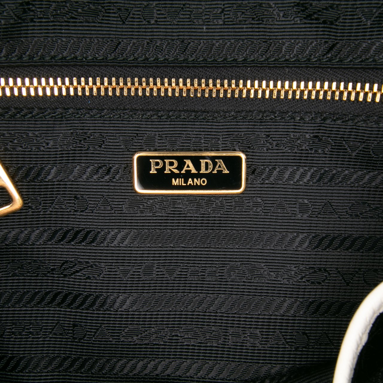 Prada Vitello Daino Camera Bag Wit