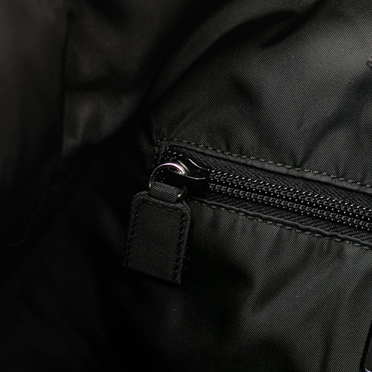 Prada Tessuto Tote Zwart