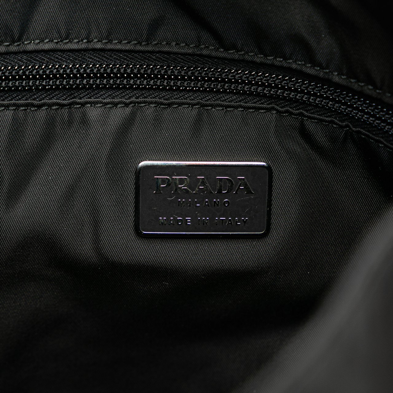 Prada Tessuto Tote Zwart