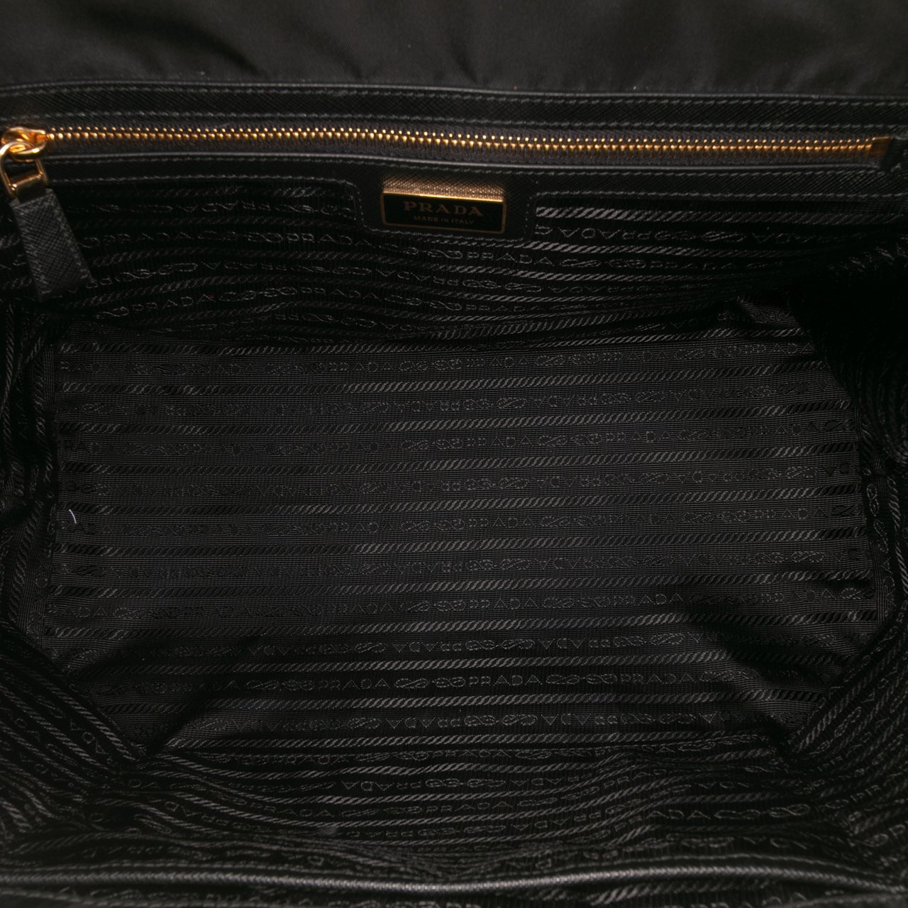 Prada Medium Saffiano Trimmed Re Nylon Re Edition 1978 Tote Zwart
