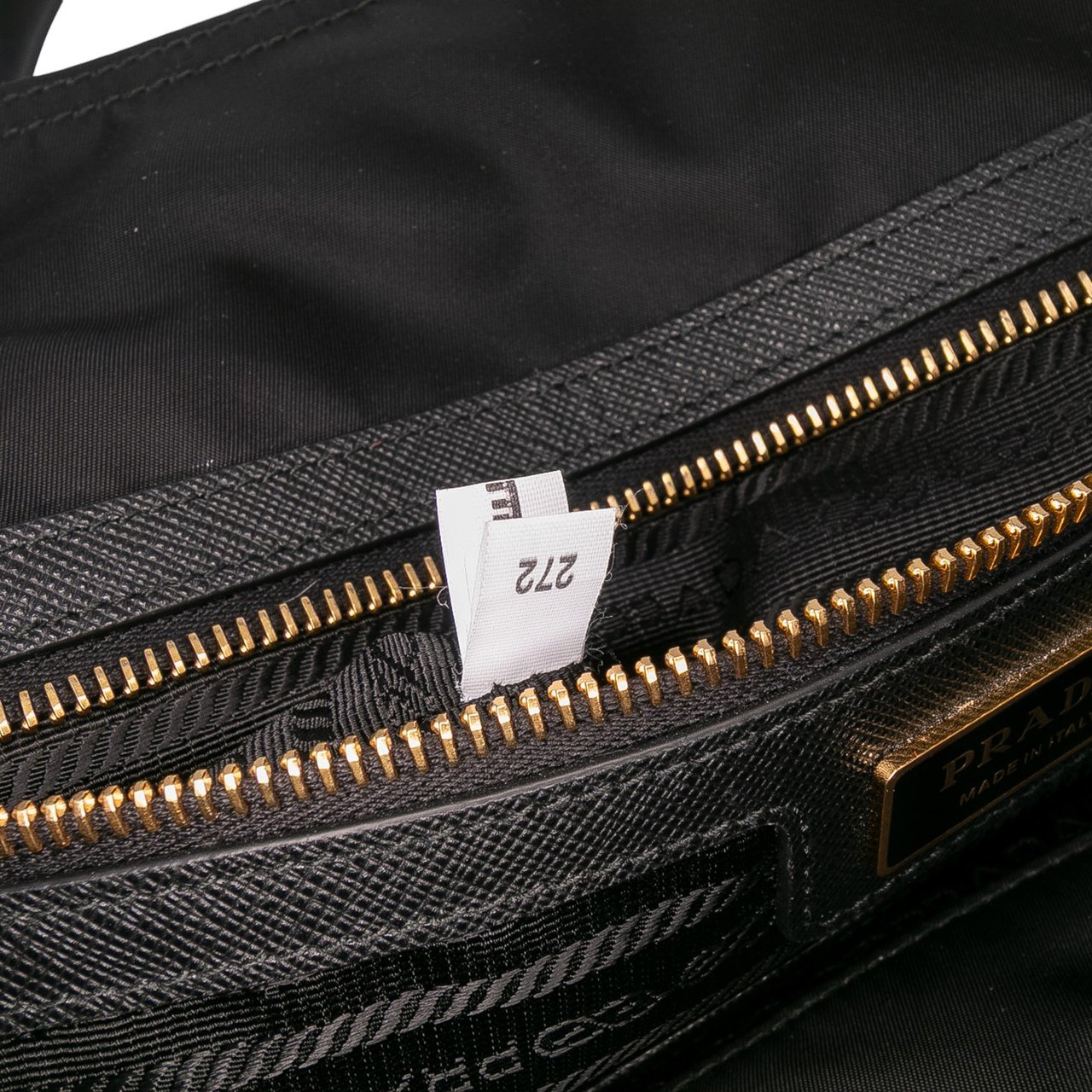 Prada Medium Saffiano Trimmed Re Nylon Re Edition 1978 Tote Zwart