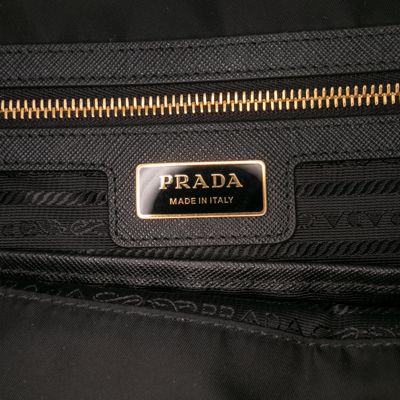 Prada Medium Saffiano Trimmed Re Nylon Re Edition 1978 Tote Zwart