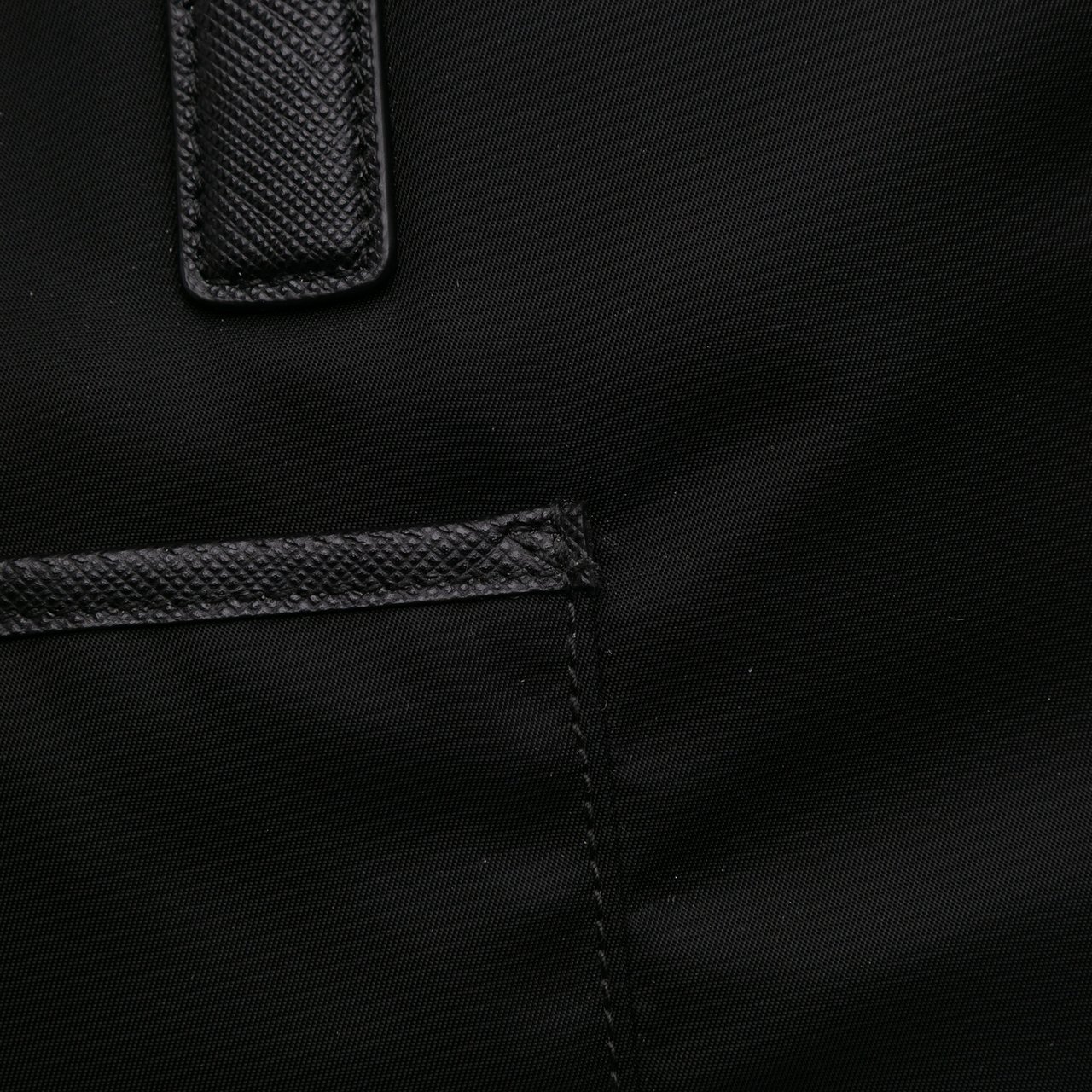 Prada Medium Saffiano Trimmed Re Nylon Re Edition 1978 Tote Zwart