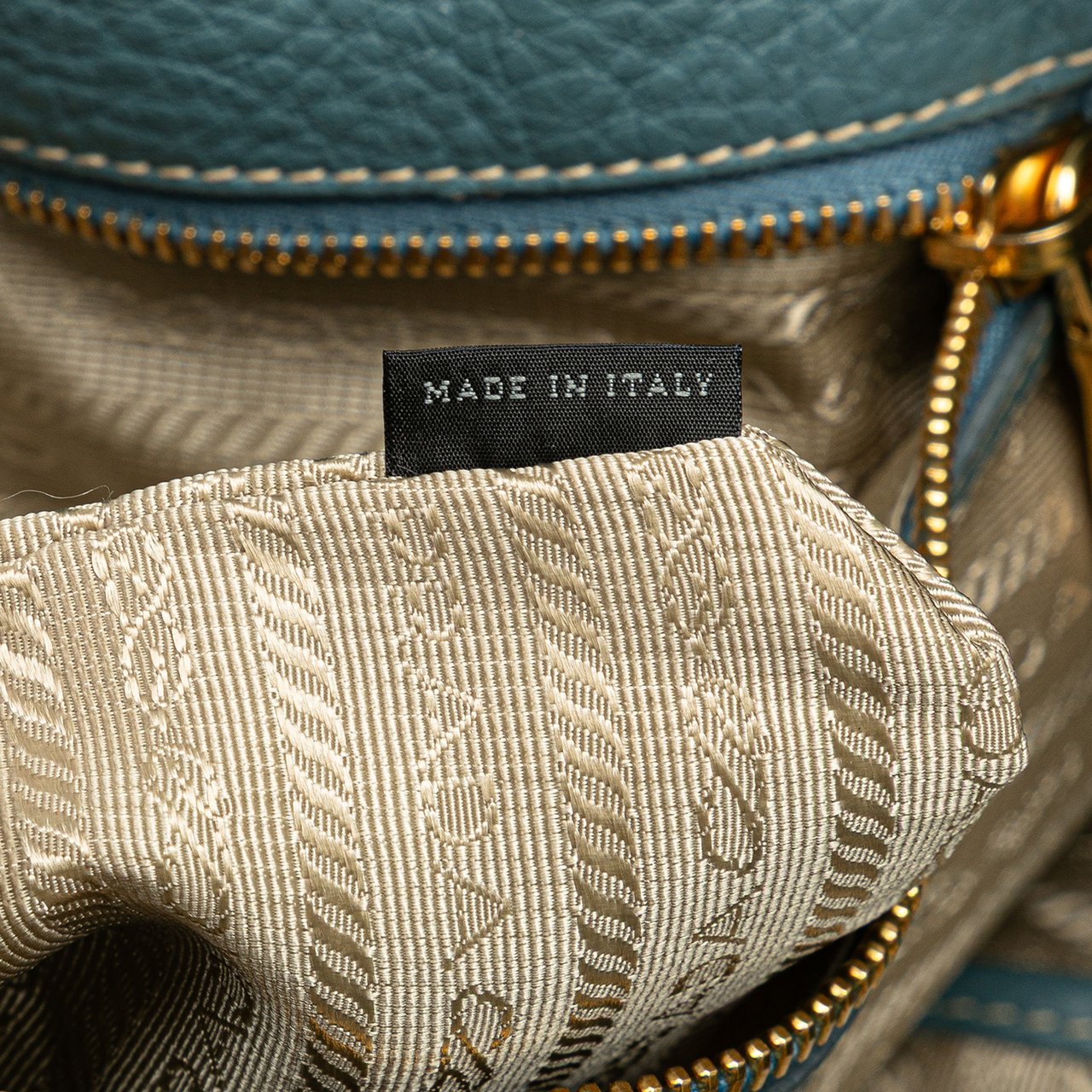 Prada Vitello Daino Open Convertible Tote Blauw