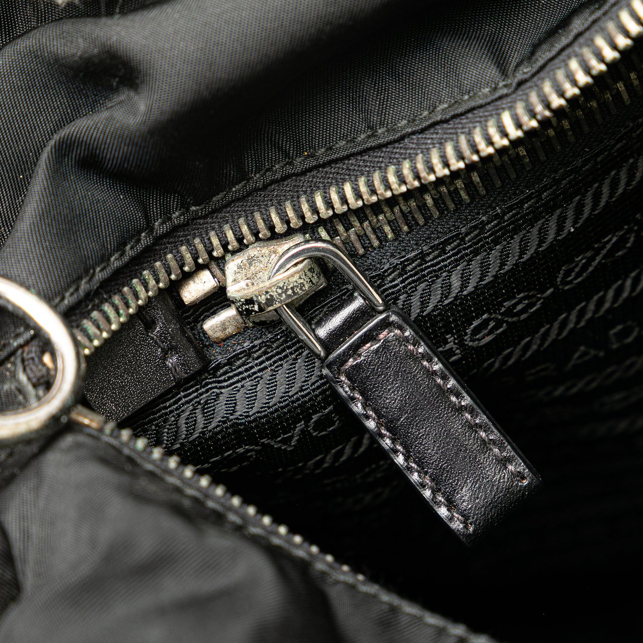 Prada Tessuto Satchel Zwart