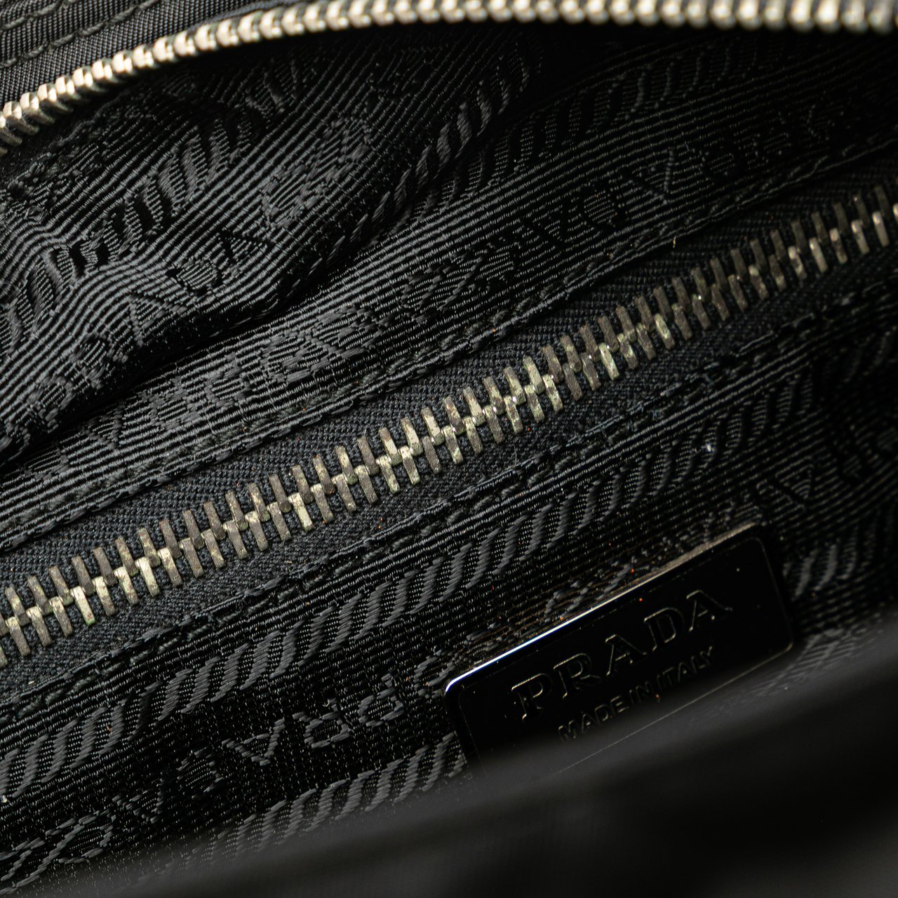 Prada Tessuto Satchel Zwart