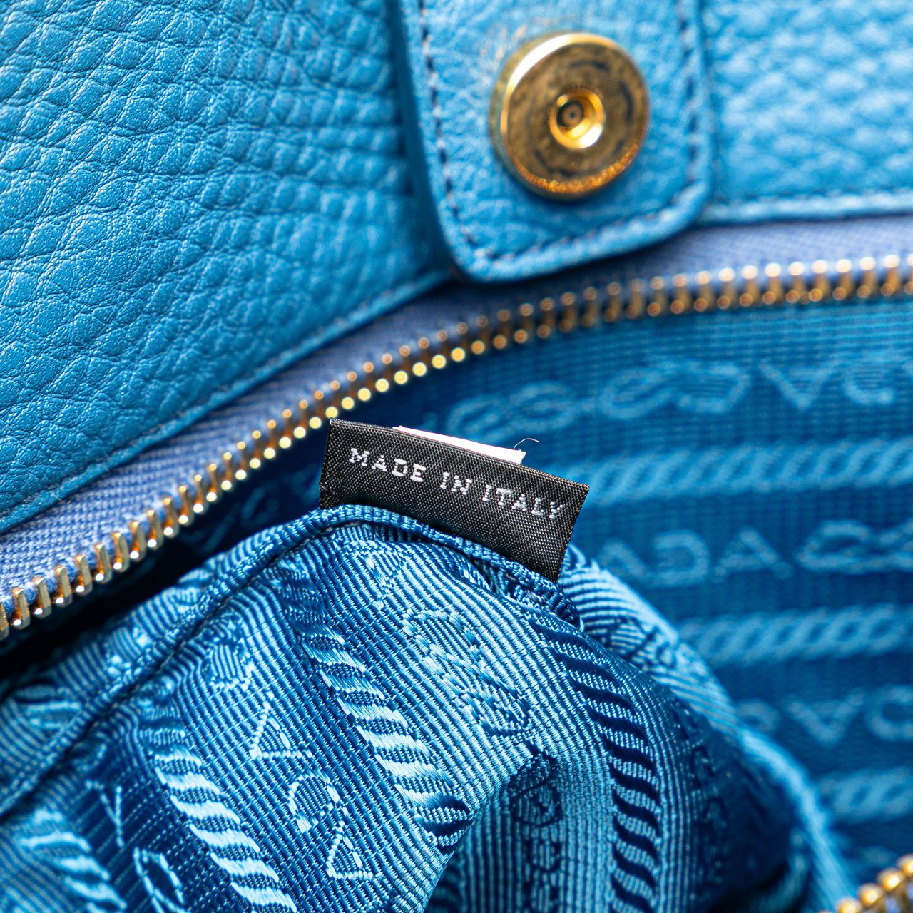 Prada Vitello Daino Canapa Open Convertible Tote Blauw
