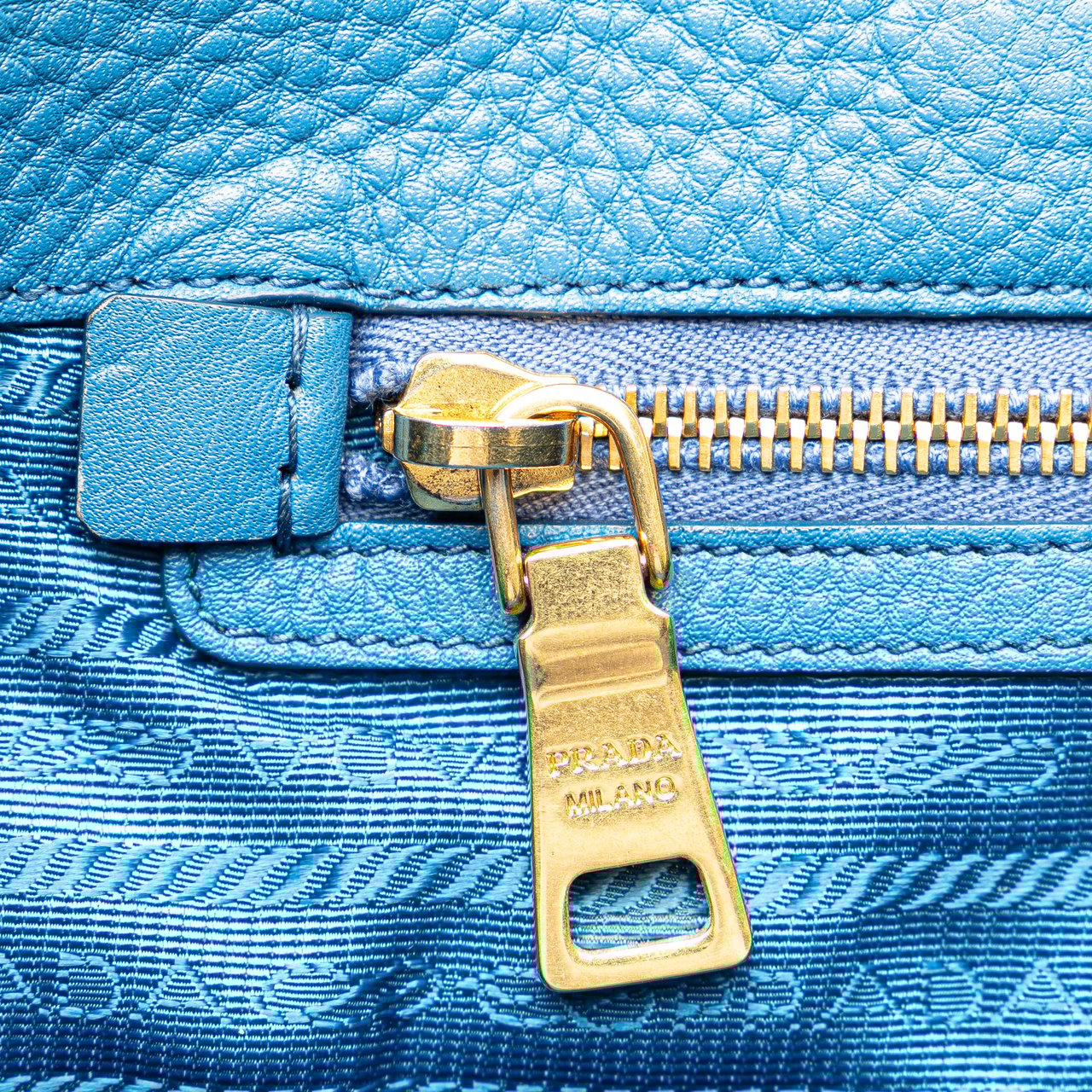 Prada Vitello Daino Canapa Open Convertible Tote Blauw