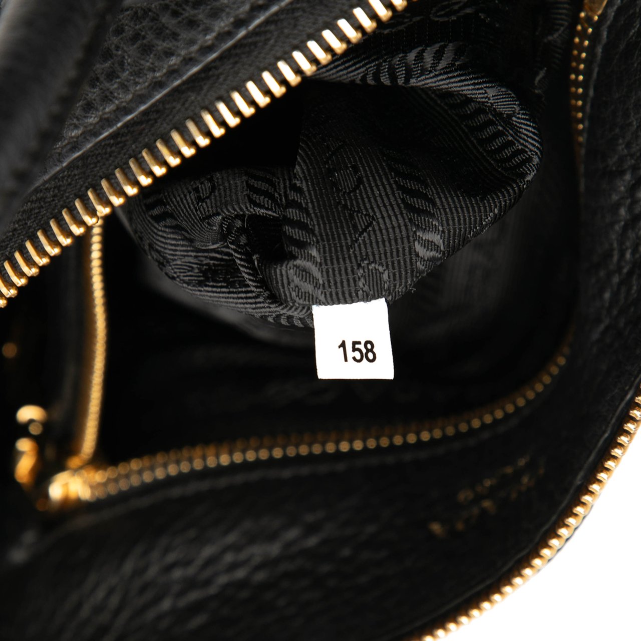 Prada Vitello Daino Zip Top Satchel Zwart