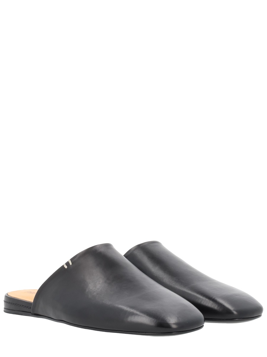 Premiata Polished Black Calfskin Pointed Sabot Zwart