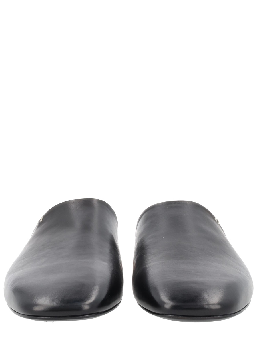 Premiata Polished Black Calfskin Pointed Sabot Zwart