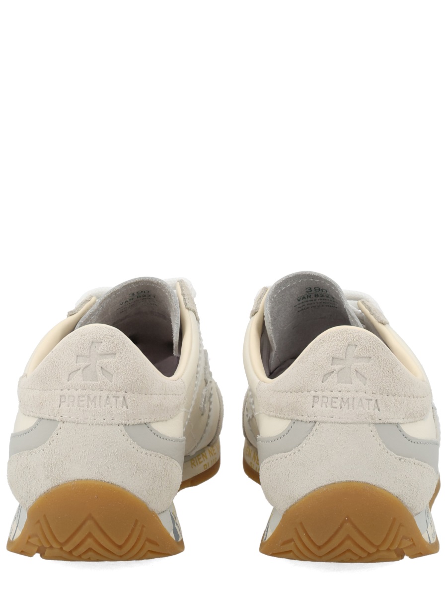 Premiata Jackyx 25d Calfskin Minimalist Sneakers Neutraal