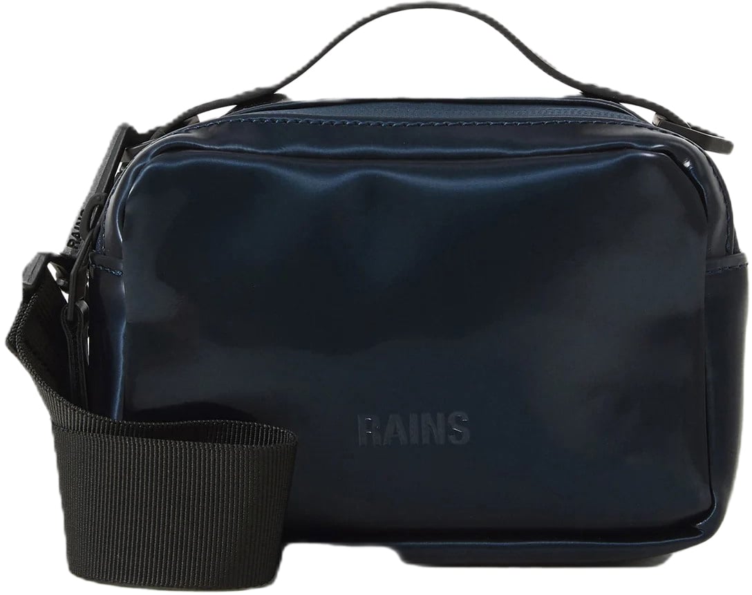 Rains Bags Spill Divers