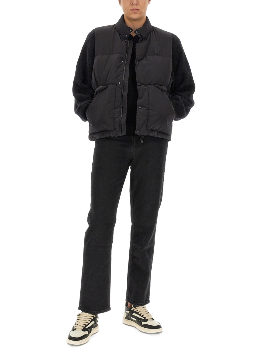 Represent NYLON VEST. Zwart