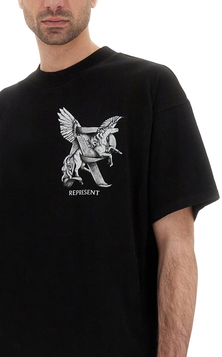 Represent "ELEGANCE IN MOTION" T-SHIRT Zwart