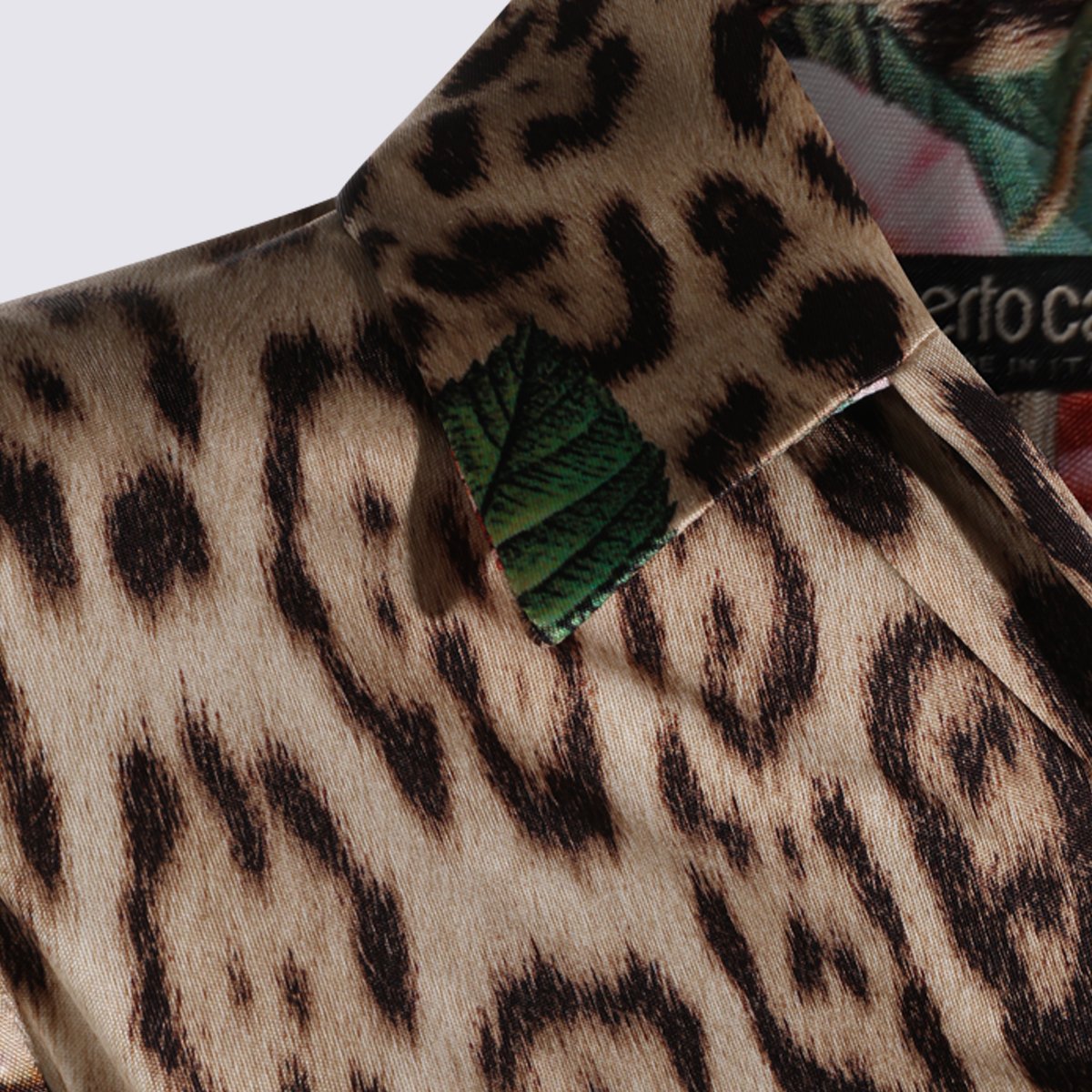 Roberto Cavalli Cropped Shirt with Bold Leopard Print Neutraal
