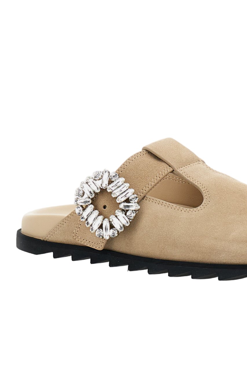 Roger Vivier Pointed Toe Slip-On Sandals with Ornate Silver Buckle Neutraal