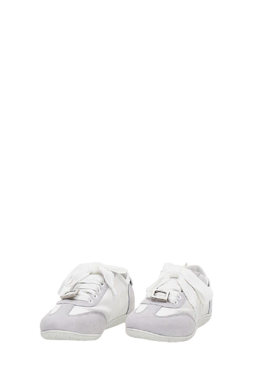 Roger Vivier Classic Low-Top Sneakers with Smooth Silhouette Wit